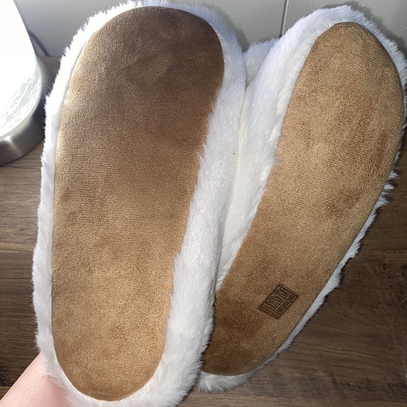 Bunny house slippers - Picture 3 of 4